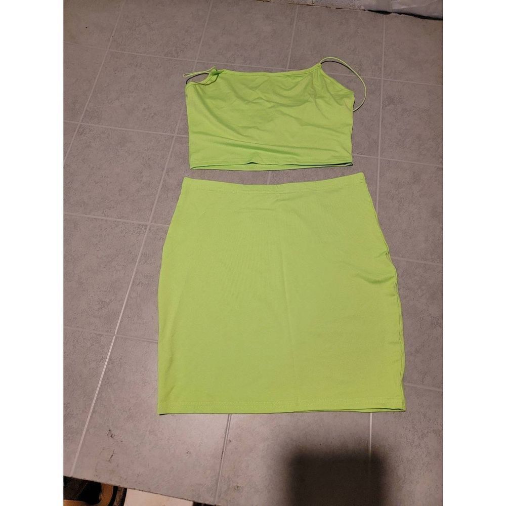 Snapped Styles 2 pc Skirt Crop Top Set Large Green